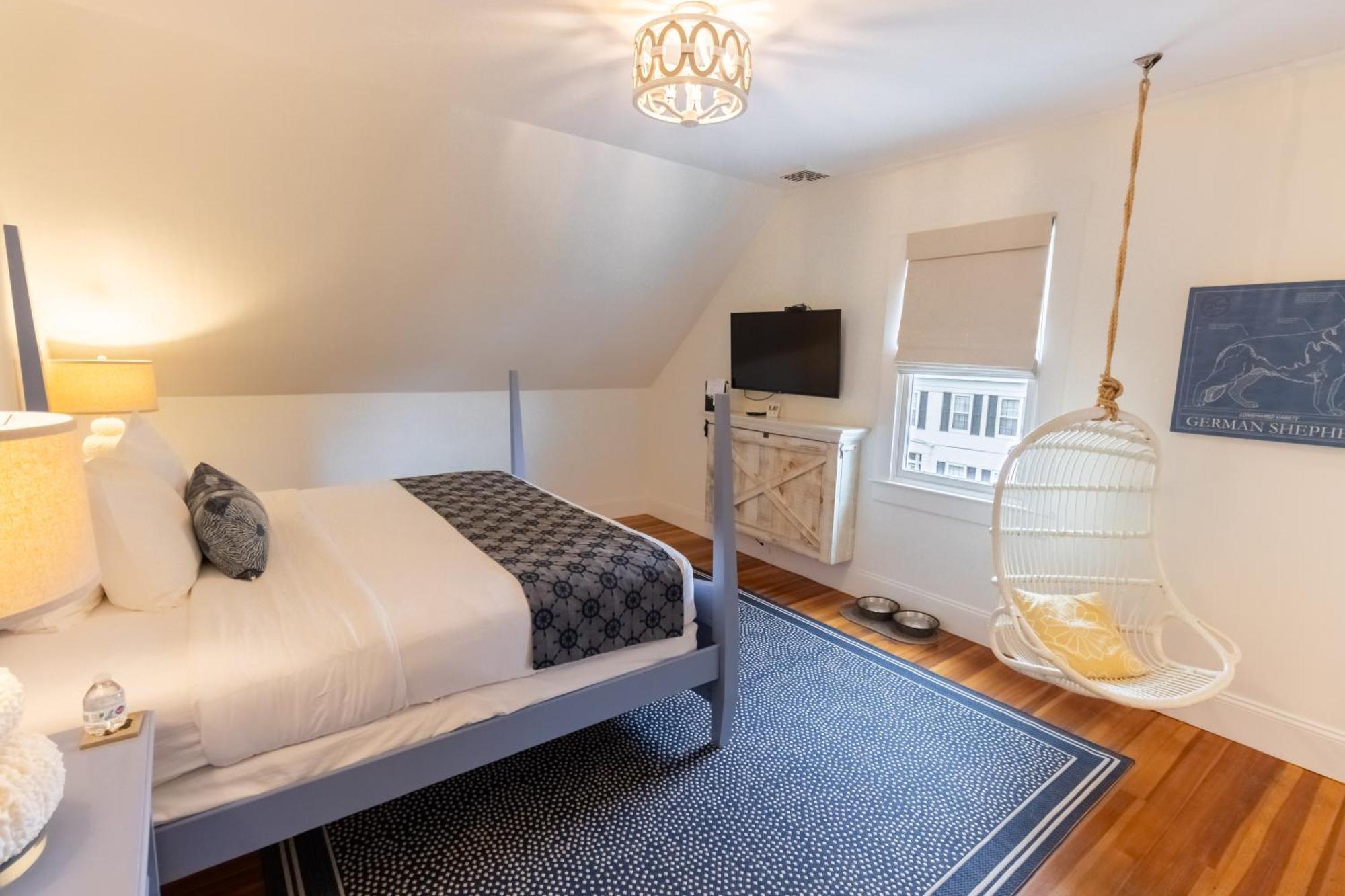 Paws On Pelham (Adults Only) Bed & Breakfast Newport Ngoại thất bức ảnh