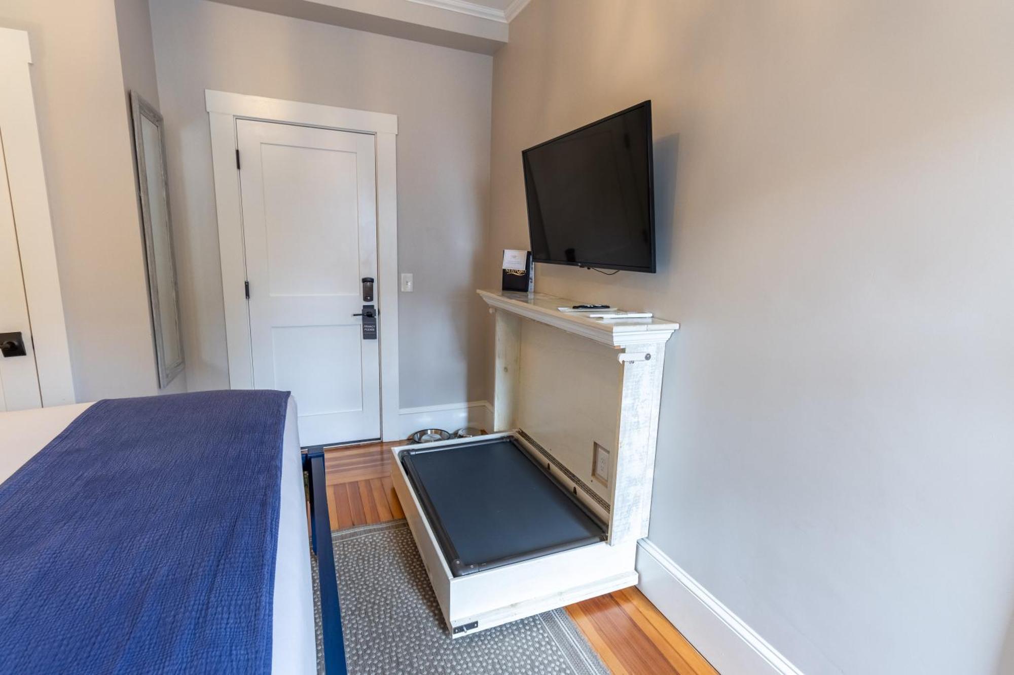 Paws On Pelham (Adults Only) Bed & Breakfast Newport Ngoại thất bức ảnh