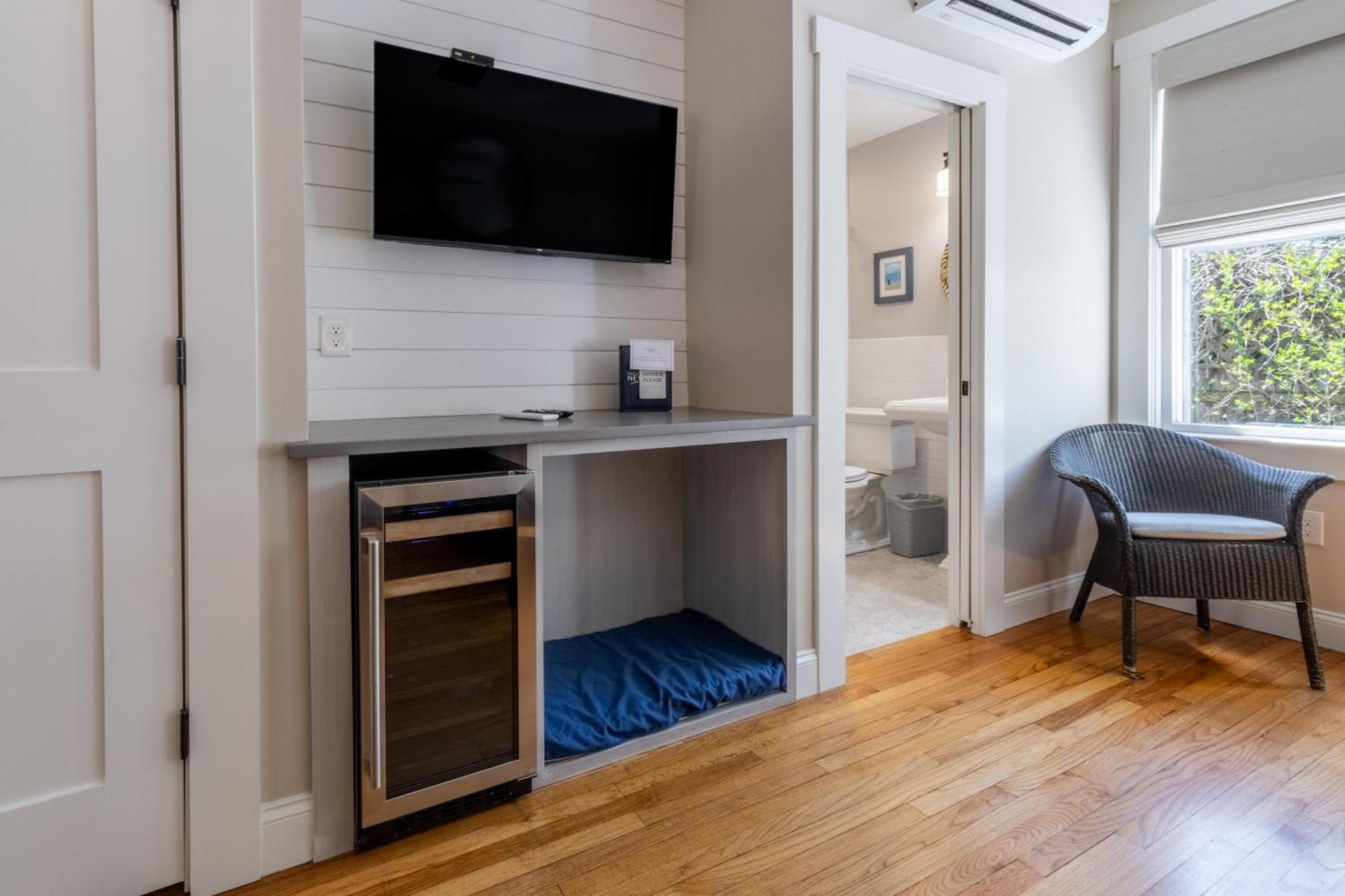Paws On Pelham (Adults Only) Bed & Breakfast Newport Ngoại thất bức ảnh